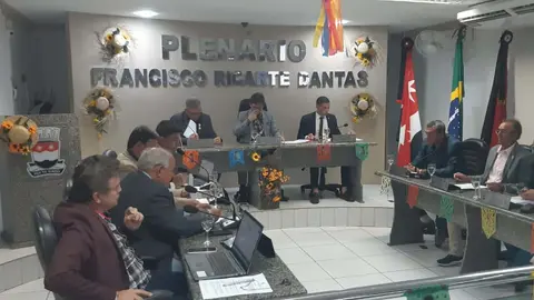 Câmara Municipal inicia debate sobre projeto de Lei que prevê a proibição de fogos de artifícios barulhentos em Santa Luzia