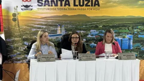 Câmara de Santa Luzia realiza sessão histórica com mesa diretora composta exclusivamente por mulheres em homenagem ao Dia Internacional da Mulher
