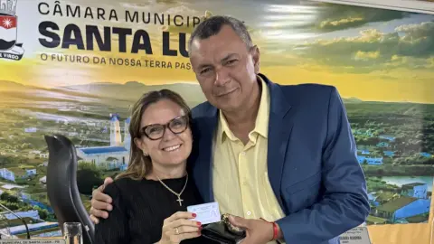Presidente Félix Júnior entrega carteiras de identificação a vereadores e anuncia previsão de concurso público para a Câmara de Santa Luzia