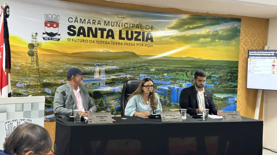 Sessão da Câmara de Santa Luzia é presidida por uma mulher no aniversário de 94 anos do voto feminino